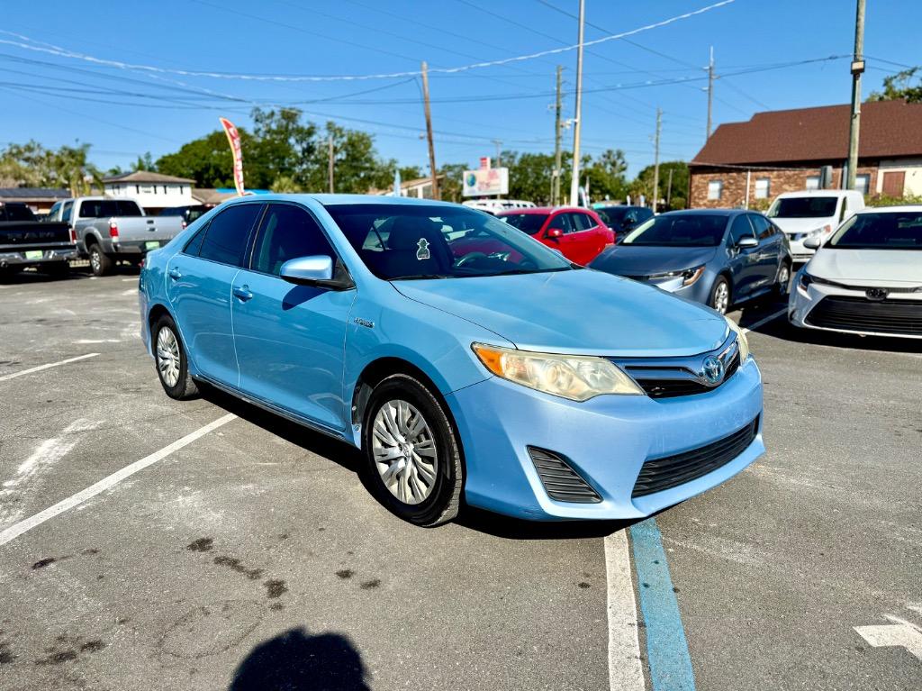 2014 Toyota Camry LE Hybrid's photo