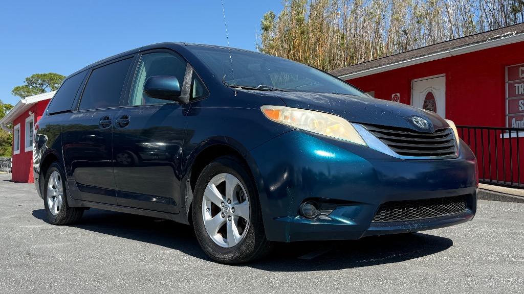 2011 Toyota Sienna LE