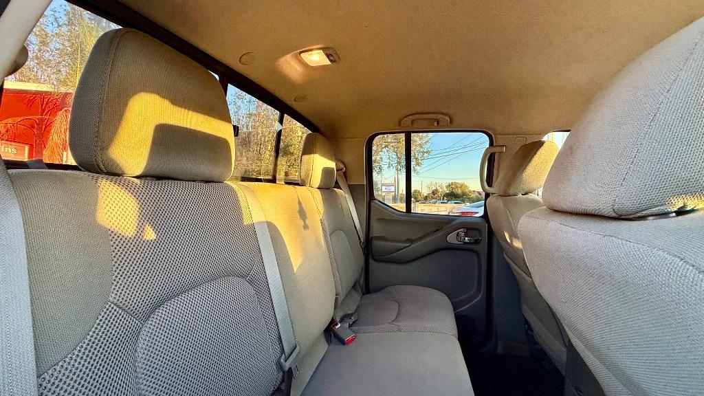 2018 Nissan Frontier SV - Photo 18